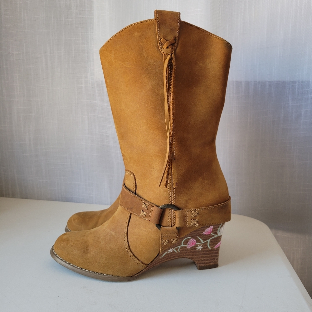 Seychelles women's tan suede Embroidered Western Boots size 6